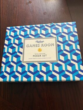 Games Room Blue Geometric Texas Hold'em Poker Set